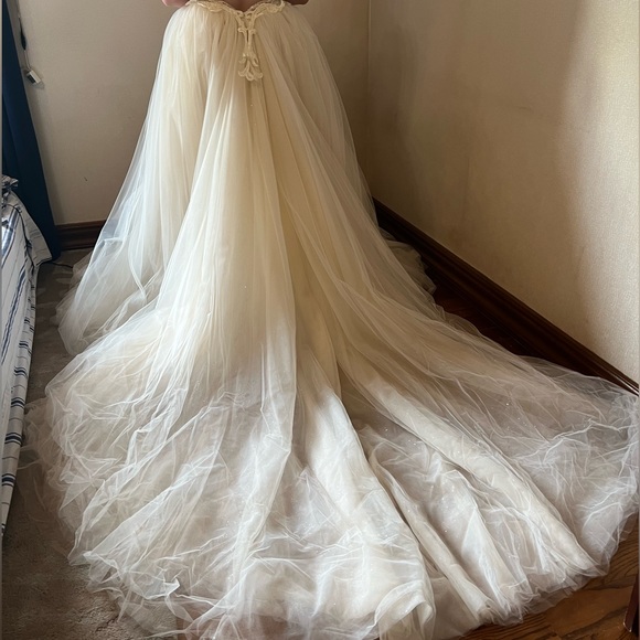 Beautiful BERTA WEDDING DRESS - Picture 12 of 14